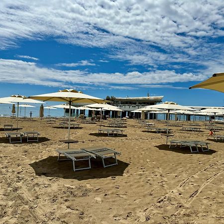 Appart 24 City Center Parking And Sea Design District Lignano Sabbiadoro Bagian luar foto