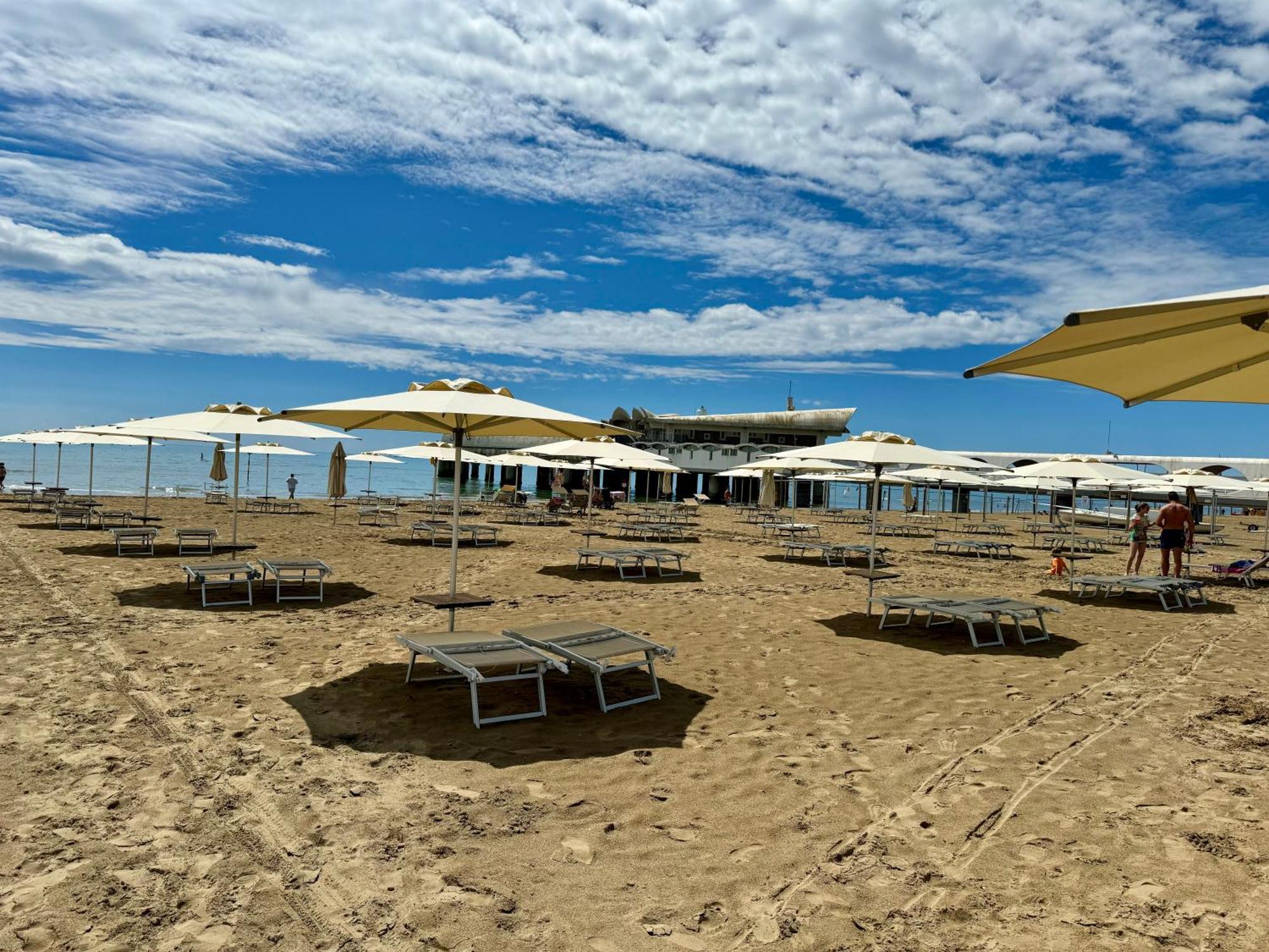 Appart 24 City Center Parking And Sea Design District Lignano Sabbiadoro Bagian luar foto